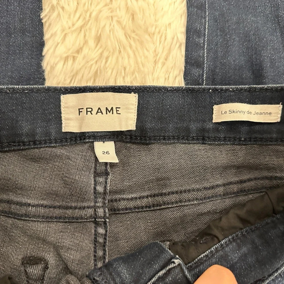 Frame distressed le skinny  de Jeanne| Size 26 - Picture 2 of 4